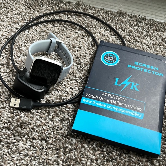 Fitbit Versa 2 - Picture 2 of 4